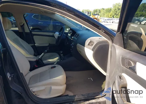 2011 Volkswagen Jetta 2.5L Se z USA, uszkodzony, nr VIN 3VWBX7AJ2BM325279